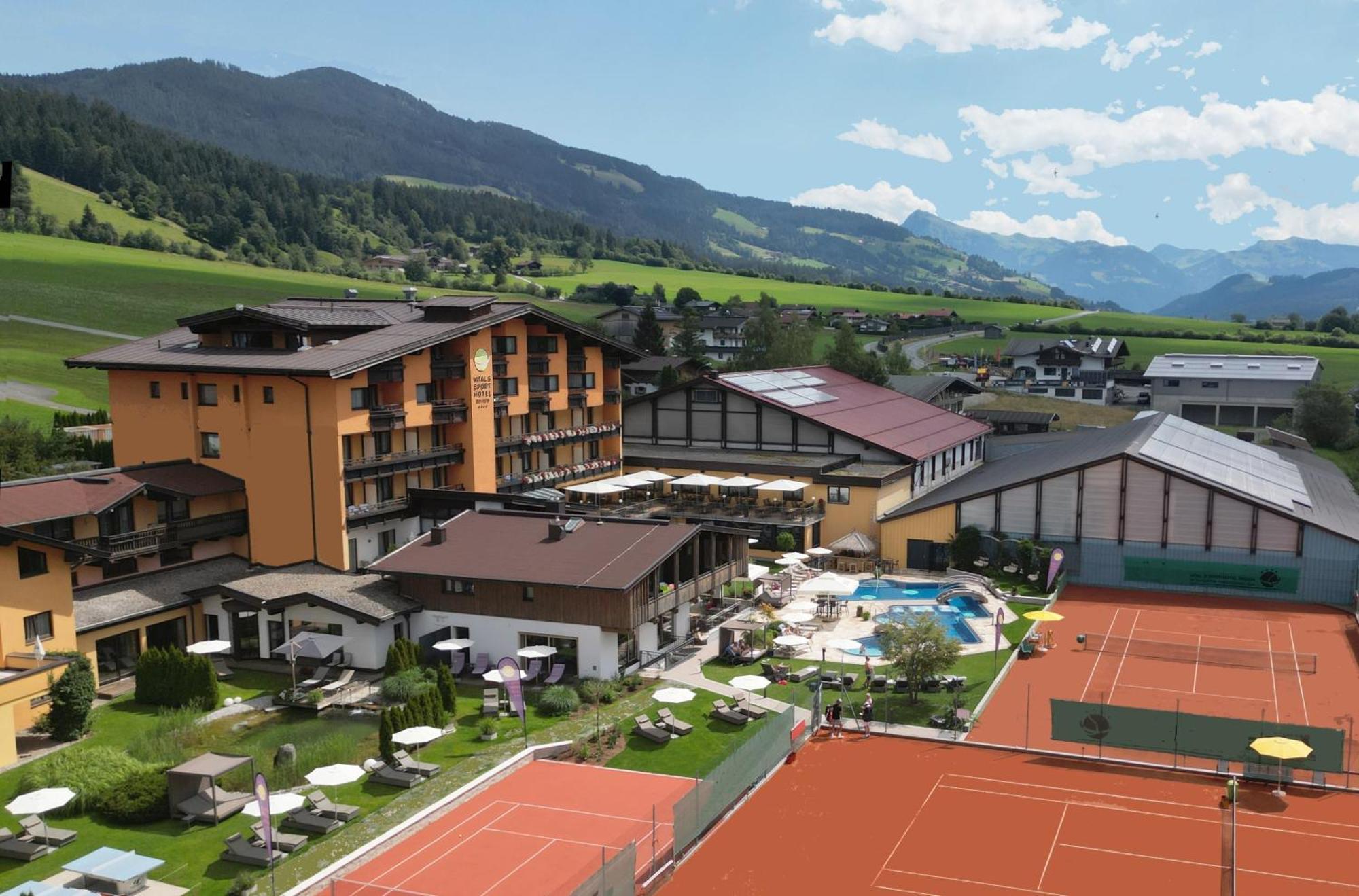 Vital & Sporthotel Brixen Brixen im Thale Exterior photo